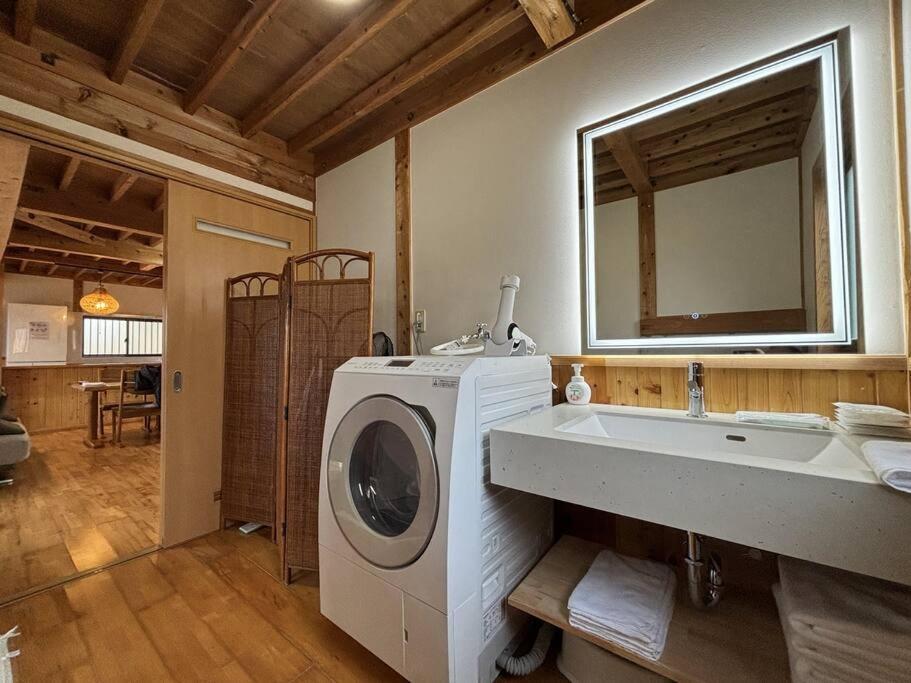 Sunny House Shirato Apartment *